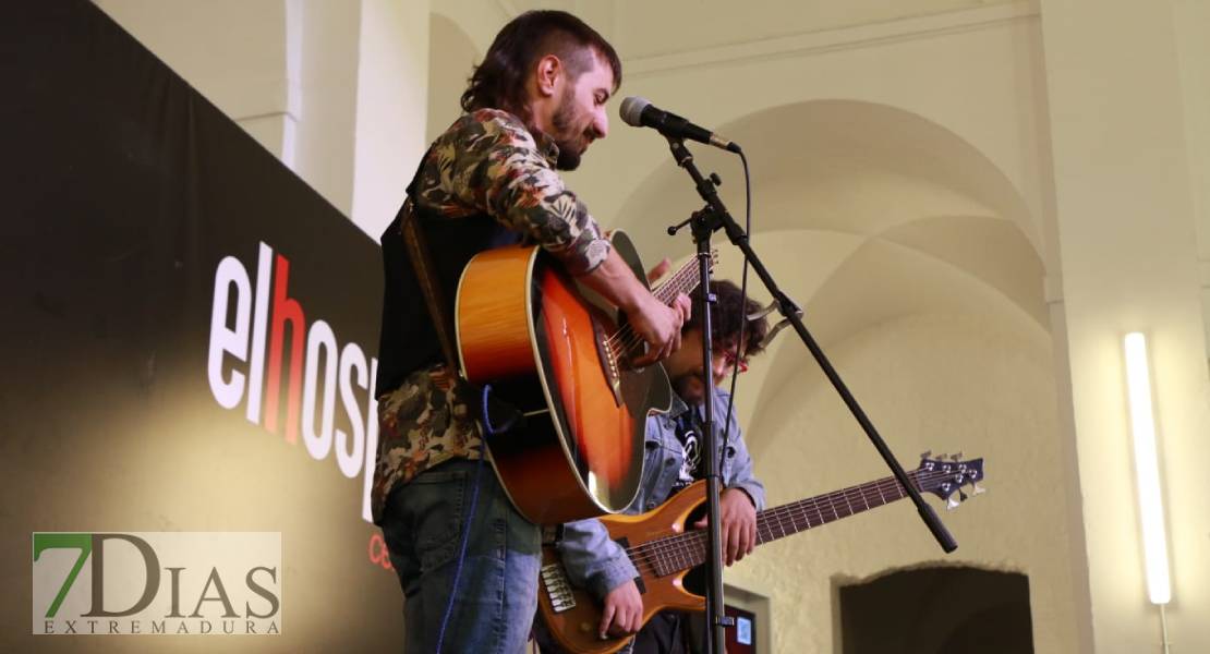 Imágenes del concierto de Flako Rodríguez en el Hospital Centro Vivo de Badajoz
