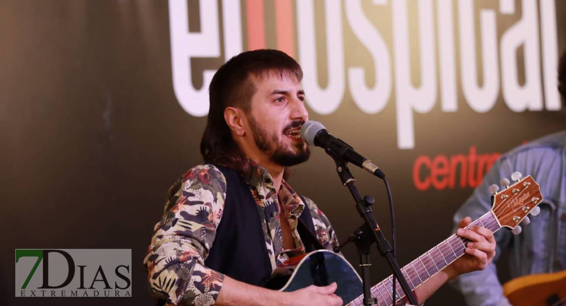 Imágenes del concierto de Flako Rodríguez en el Hospital Centro Vivo de Badajoz