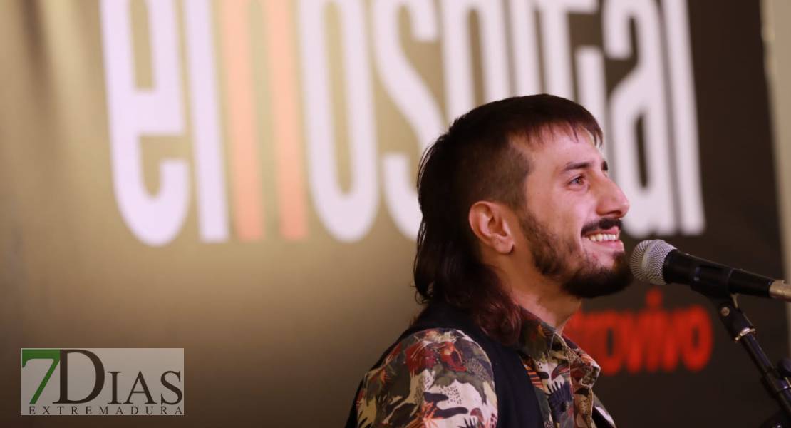 Imágenes del concierto de Flako Rodríguez en el Hospital Centro Vivo de Badajoz