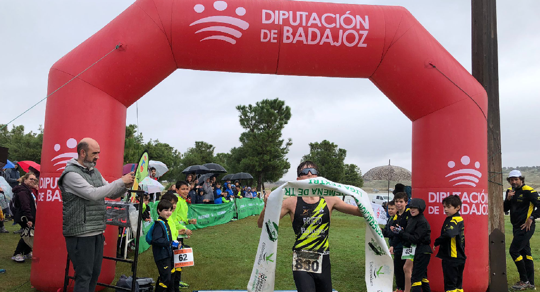 Luis Prieto y Mª Remedios Mendoza ganan el XI Duatlón Cros Doña Blanca Luis Prieto y Mª Remedios Mendoza ganan el XI Duatlón Cros Doña Blanca