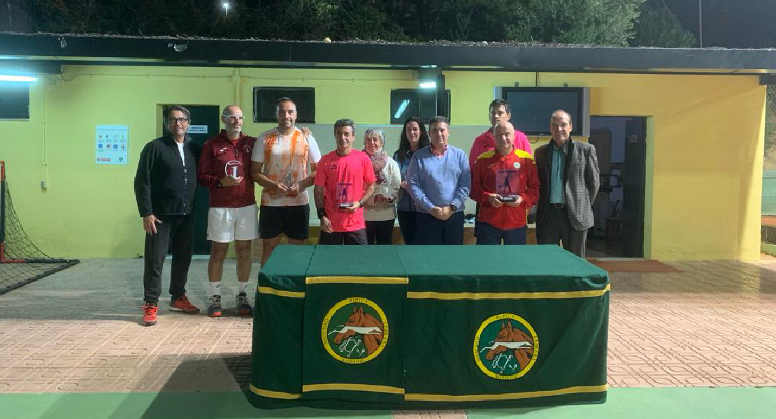 Homenajean a Eugenio Roanes, recientemente fallecido, en el Circuito Sénior de Exrtemadura de Tenis Homenajean a Eugenio Roanes, recientemente fallecido, en el Circuito Sénior de Exrtemadura de Tenis