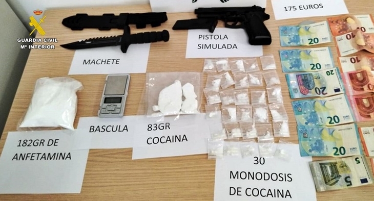 Detenido circulando en Fregenal de la Sierra con anfetaminas, cocaína una pistola y un machete