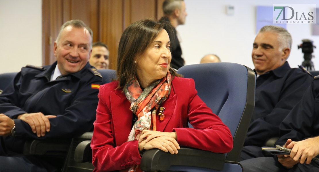 La Ministra de Defensa, Margarita Robles, visita la base aérea de Talavera La Real