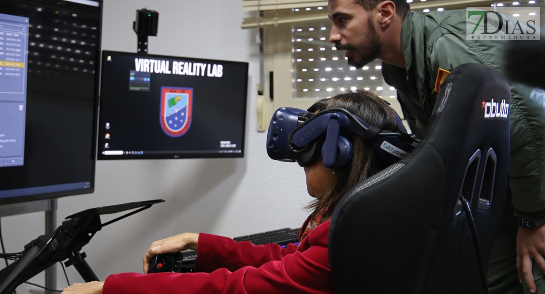 La Ministra de Defensa, Margarita Robles, visita la base aérea de Talavera La Real