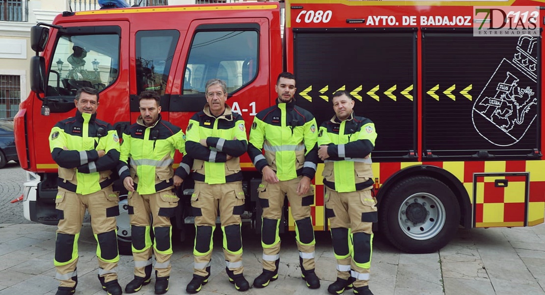 Así son los nuevos trajes de los bomberos de Badajoz