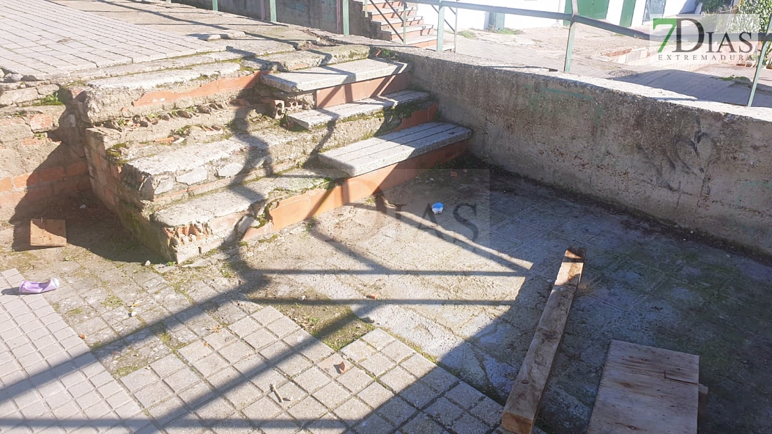 Cansados de la desidia del Ayuntamiento: "Alcalde, jamás te vimos pasear por la Luneta"