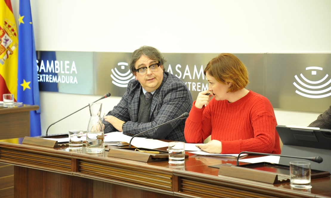 El Grupo Socialista exige a la Junta que deje de manosear a los sindicatos