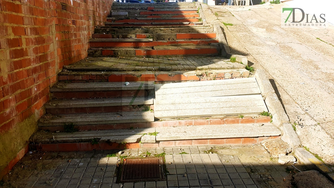 Cansados de la desidia del Ayuntamiento: "Alcalde, jamás te vimos pasear por la Luneta"