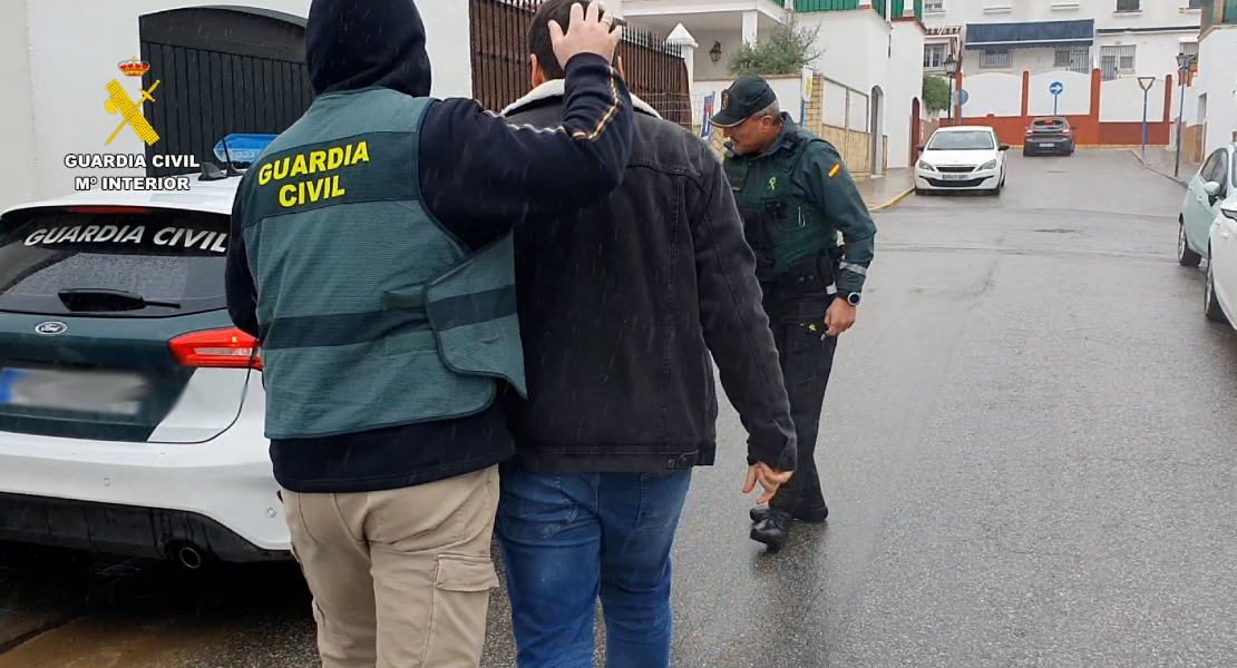 Detenidos dos jóvenes por graba y difundir imágenes de amigas con una cámara espía