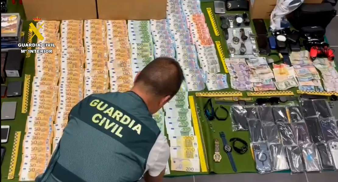 Roban objetos por valor de 2 M€ en un aeropuerto y detienen a 14 trabajadores