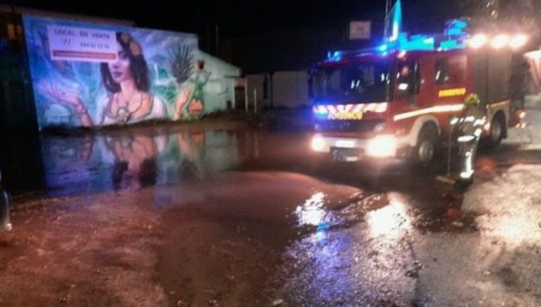 El trabajo de los Bomberos del SEPEI: imprescindible contra las lluvias