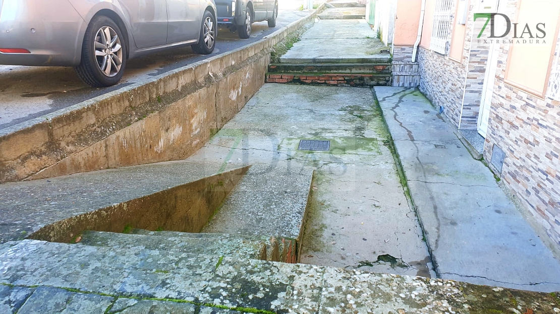 Cansados de la desidia del Ayuntamiento: "Alcalde, jamás te vimos pasear por la Luneta"