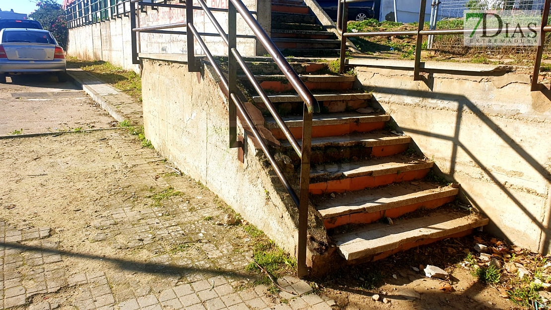 Cansados de la desidia del Ayuntamiento: "Alcalde, jamás te vimos pasear por la Luneta"