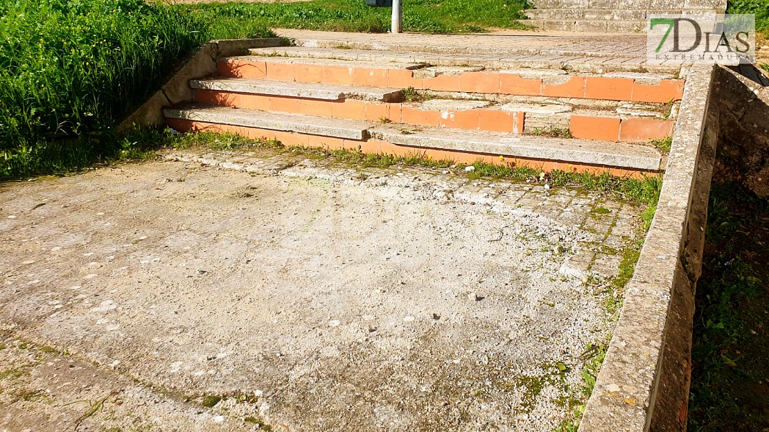 Cansados de la desidia del Ayuntamiento: "Alcalde, jamás te vimos pasear por la Luneta"