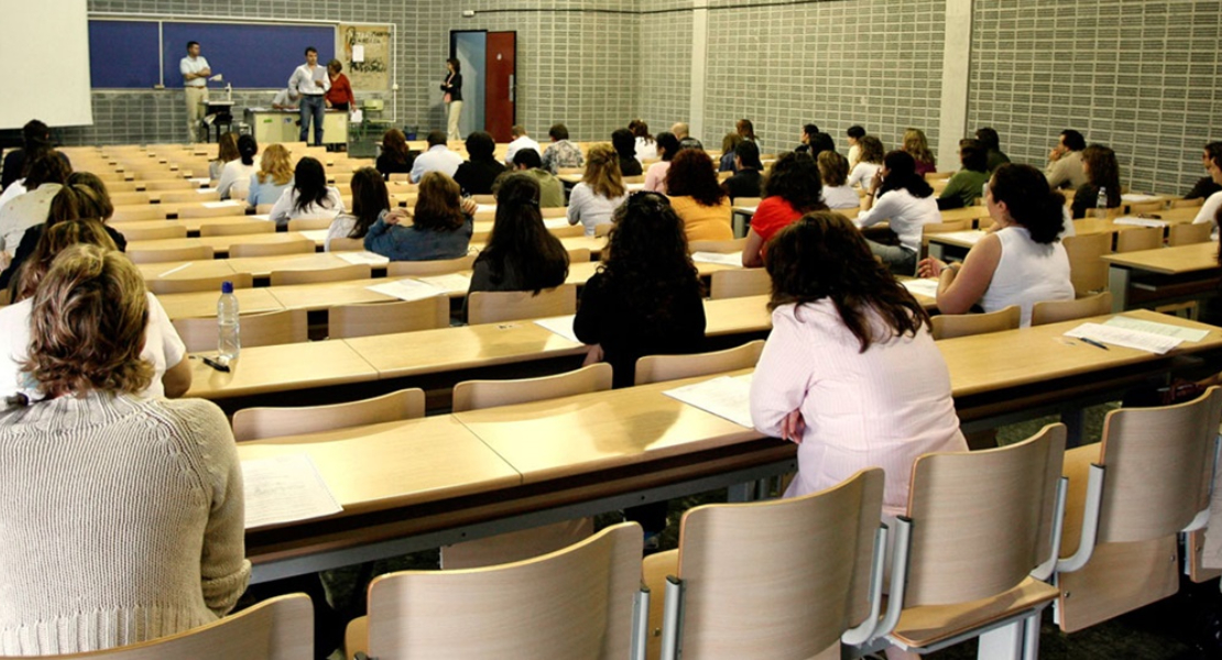 La fecha de inscripción para las oposiciones elegida por la Junta genera polémica