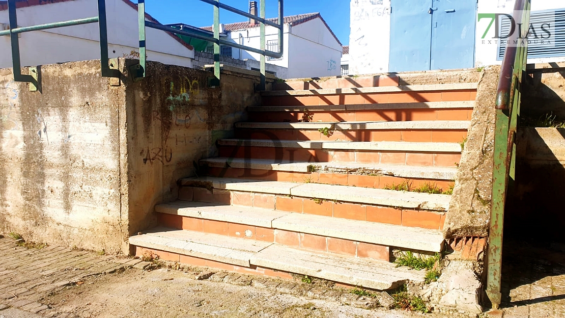 Cansados de la desidia del Ayuntamiento: "Alcalde, jamás te vimos pasear por la Luneta"