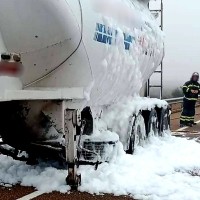 Bomberos del CPEI evitan que un camión acabe calcinado