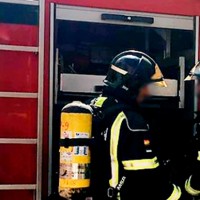 Sufre intoxicación por humo tras un incendio en Almendralejo