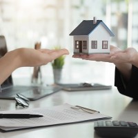 Apoyo a los constructores para la construcción de vivienda a precio asequible