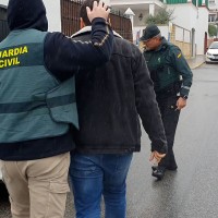 Detenidos dos jóvenes por grabar y difundir imágenes de amigas con una cámara espía