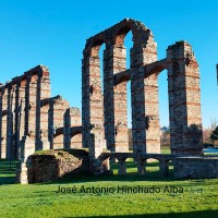 El curioso monumento de Extremadura eclipsado por el acueducto de Los Milagros