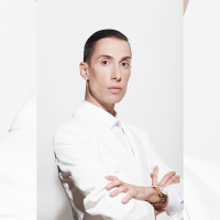 El extremeño experto en moda, Jesús Reyes, presenta su libro en Badajoz