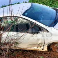 Se accidenta en la EX-209 y acaba saliéndose de la vía