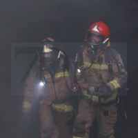 Gran dispositivo de emergencia para extinguir un incendio en Badajoz