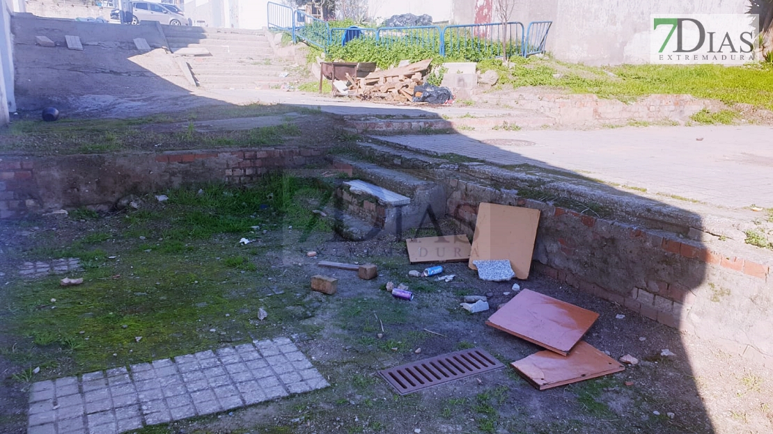 Cansados de la desidia del Ayuntamiento: "Alcalde, jamás te vimos pasear por la Luneta"