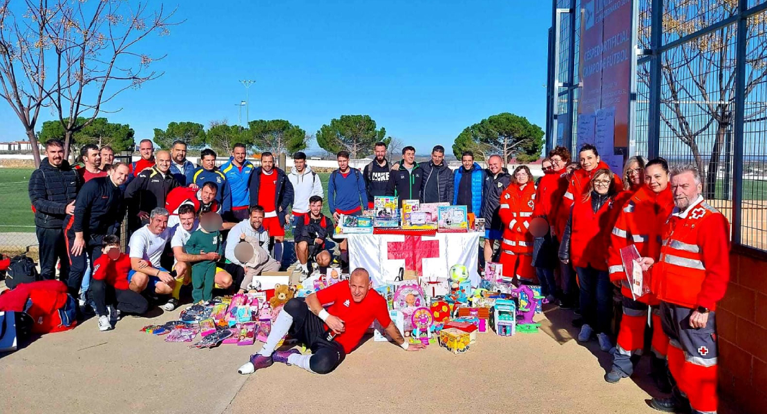 Un torneo benéfico consigue 340 juguetes en Fuente del Maestre para los niños en Navidad
