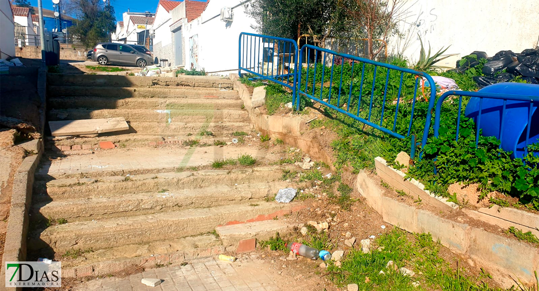 Cansados de la desidia del Ayuntamiento: "Alcalde, jamás te vimos pasear por la Luneta"