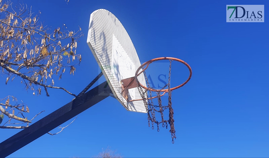 Cansados de la desidia del Ayuntamiento: "Alcalde, jamás te vimos pasear por la Luneta"