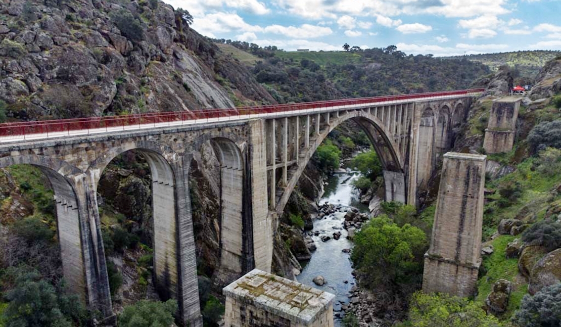 Cuatro caminos naturales vías verdes extremeños obtienen el distintivo Sendero Azul