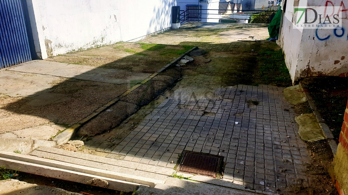 Cansados de la desidia del Ayuntamiento: "Alcalde, jamás te vimos pasear por la Luneta"