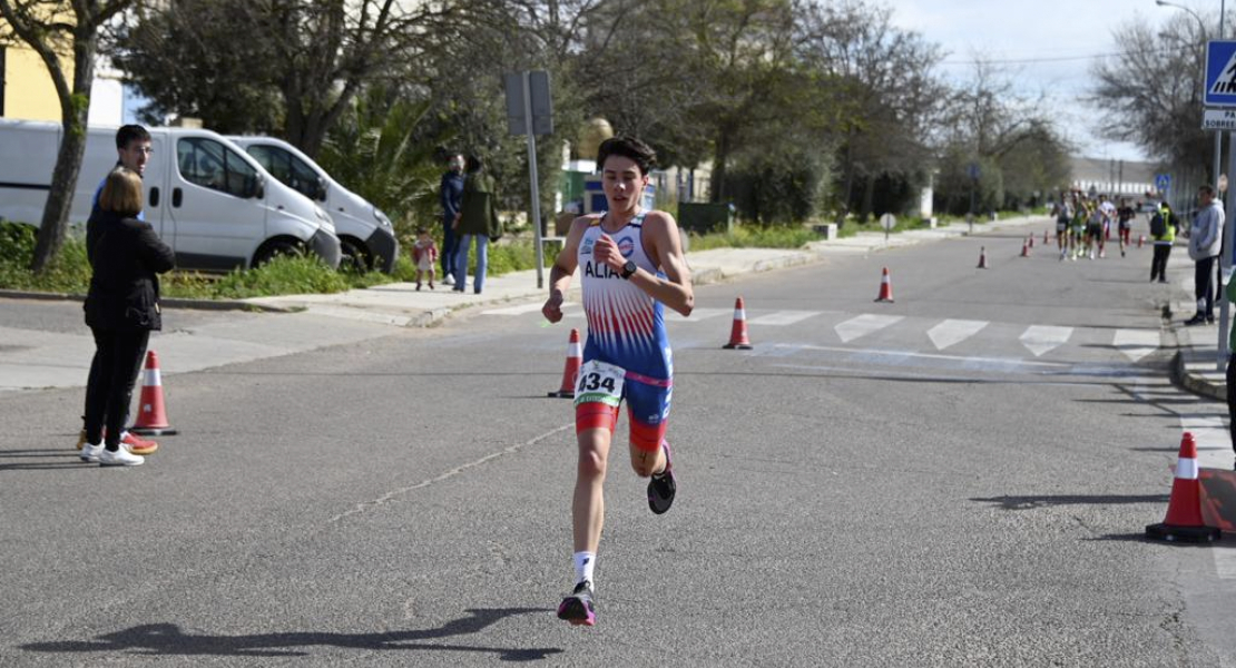 Reconocen con la distinción de ato rendimiento a cinco miembros del triatlón extremeños