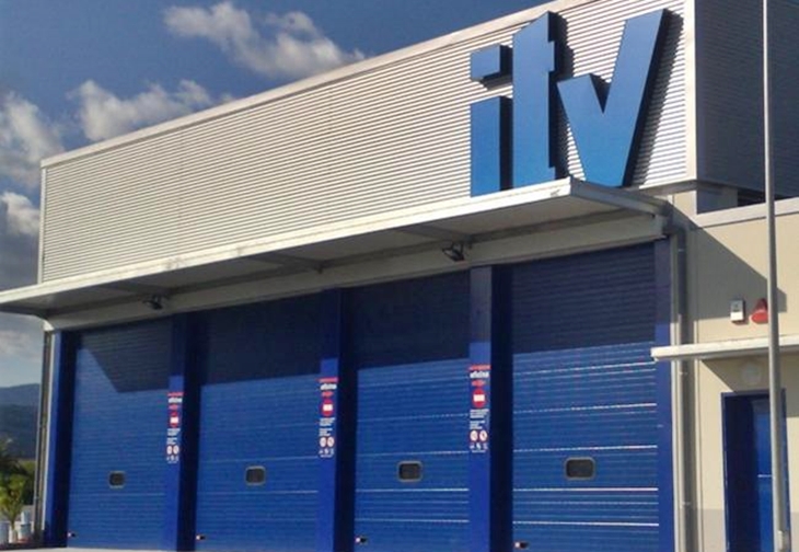 AECA-ITV: “No está prevista la eliminación de la pegatina de la ITV en 2024”