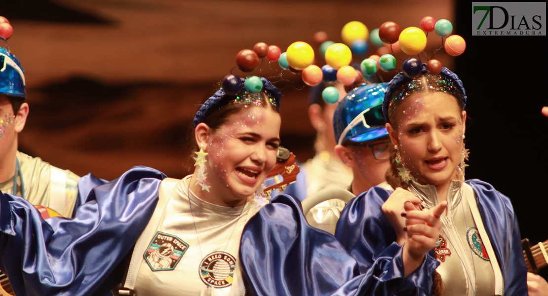 COMBA 2024: Actuación y entrevista de 'Los Mini Folk' en preliminares