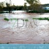 El agua salta por encima de la N-432 tras las fuertes lluvias