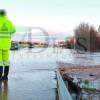 El agua salta por encima de la N-432 tras las fuertes lluvias