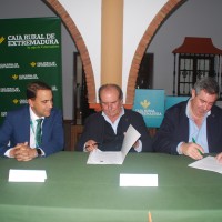 Caja Rural de Extremadura renueva su colaboración con 7 de las principales entidades ganaderas