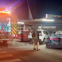 Se incendia un turismo en el Centro Comercial El Faro