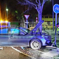 Accidente de tráfico: herido tras impactar contra una rotonda a la salida de Badajoz