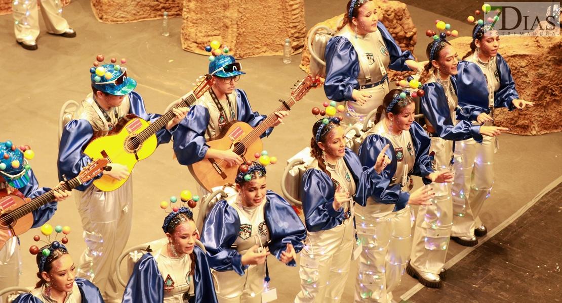 COMBA 2024: Actuación y entrevista de 'Los Mini Folk' en preliminares