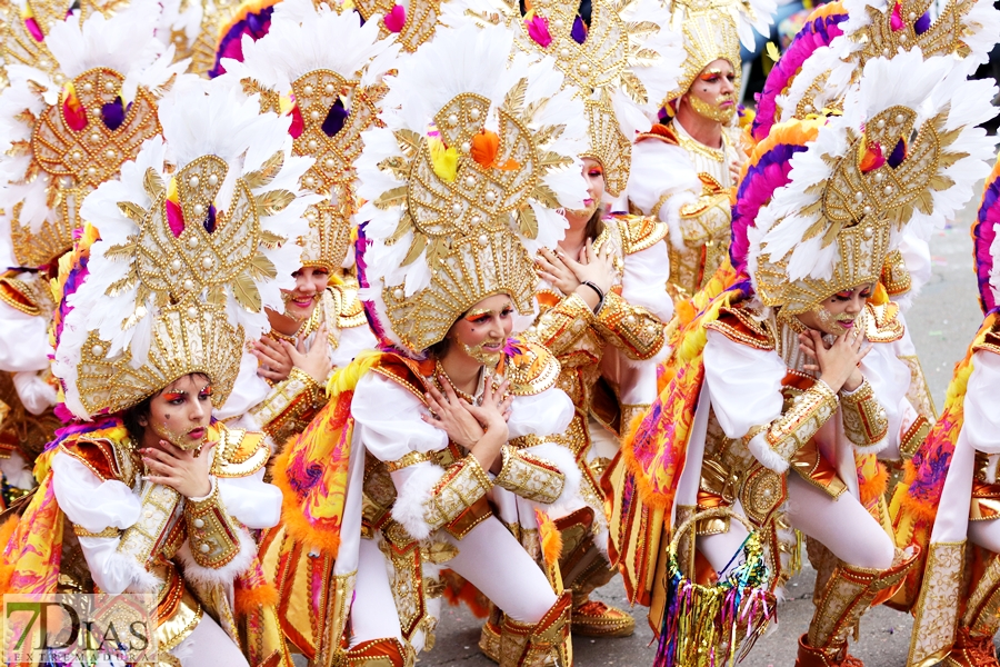 Disfruta de los mejores planos generales del desfile del Carnaval de Badajoz 2024