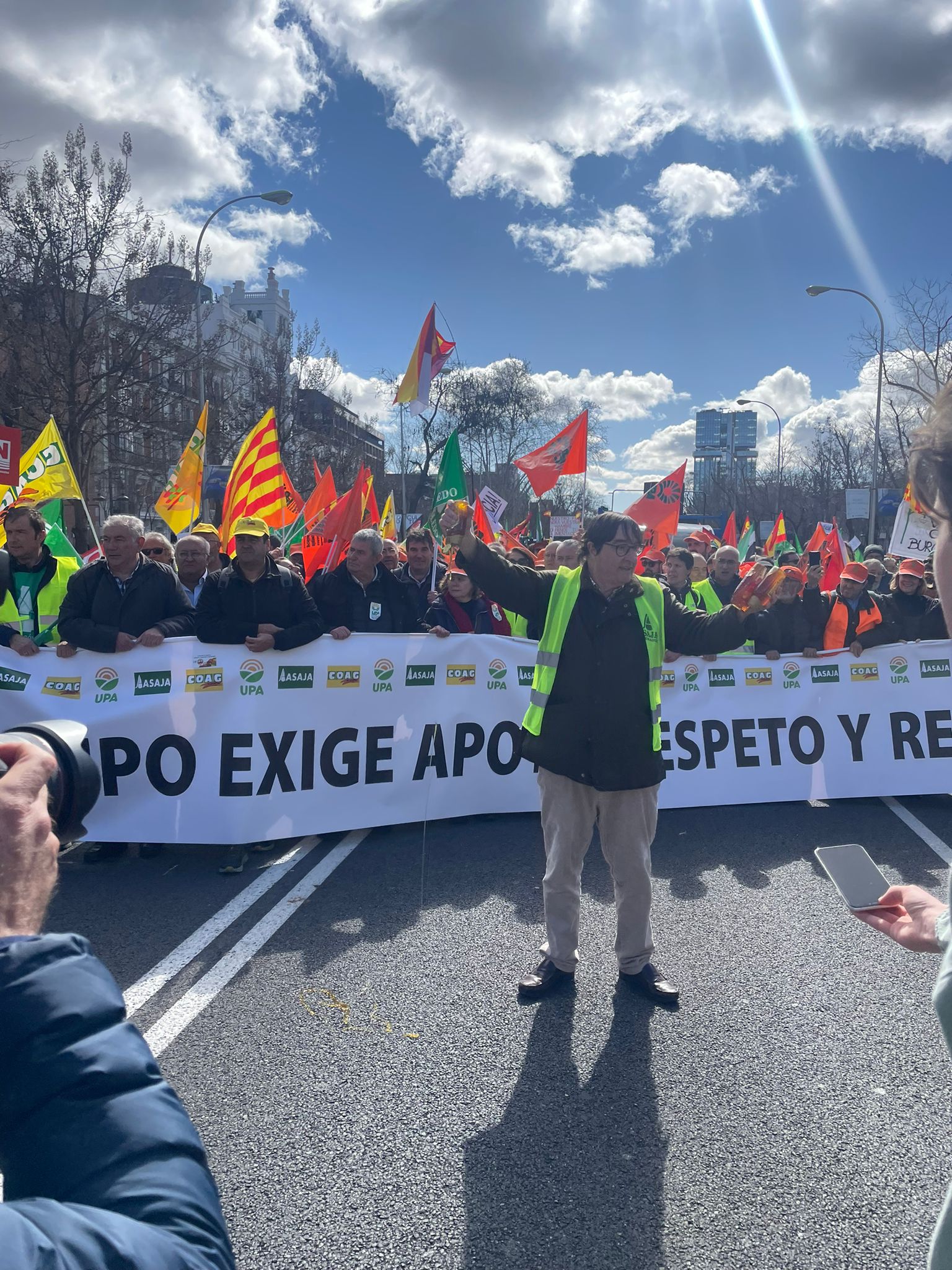 Imágenes de los extremeños manifestándose en Madrid este lunes