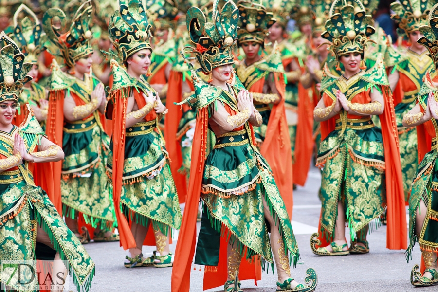 Disfruta de los mejores planos generales del desfile del Carnaval de Badajoz 2024