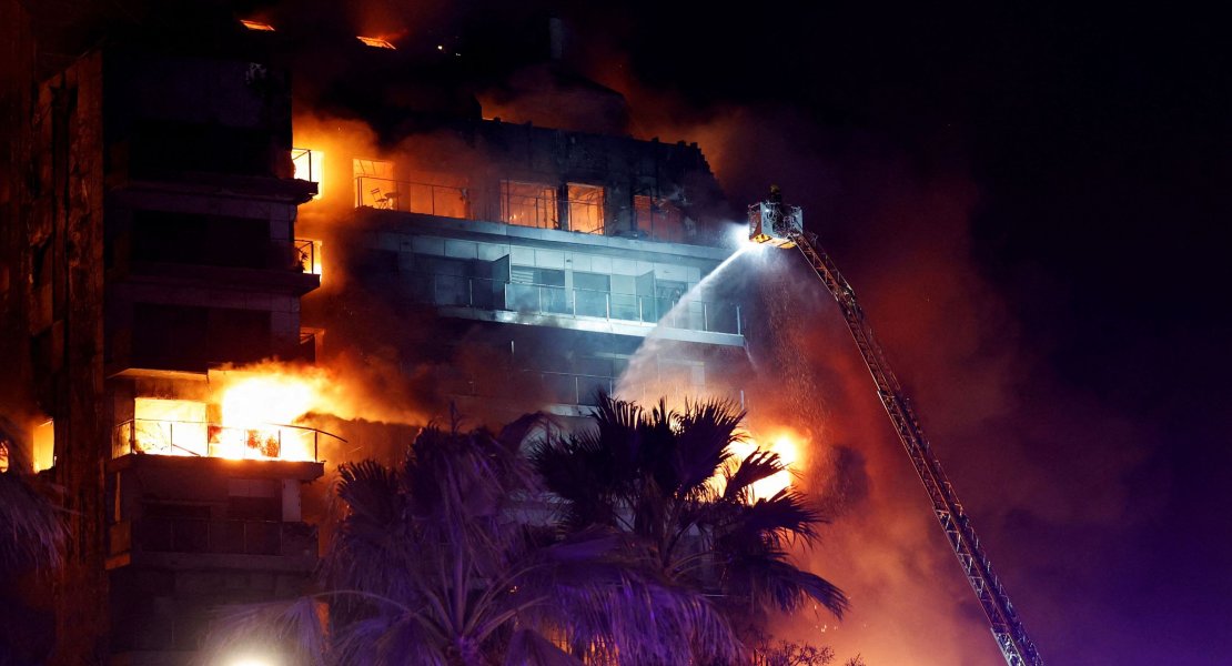 Badajoz se suma al minuto de silencio por las víctimas y afectados por el incendio de Valencia