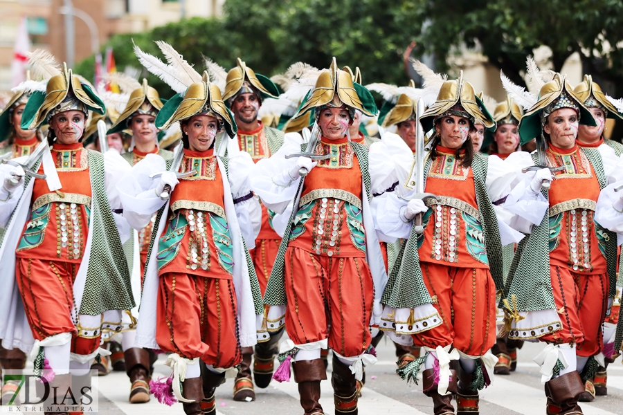 Disfruta de los mejores planos generales del desfile del Carnaval de Badajoz 2024