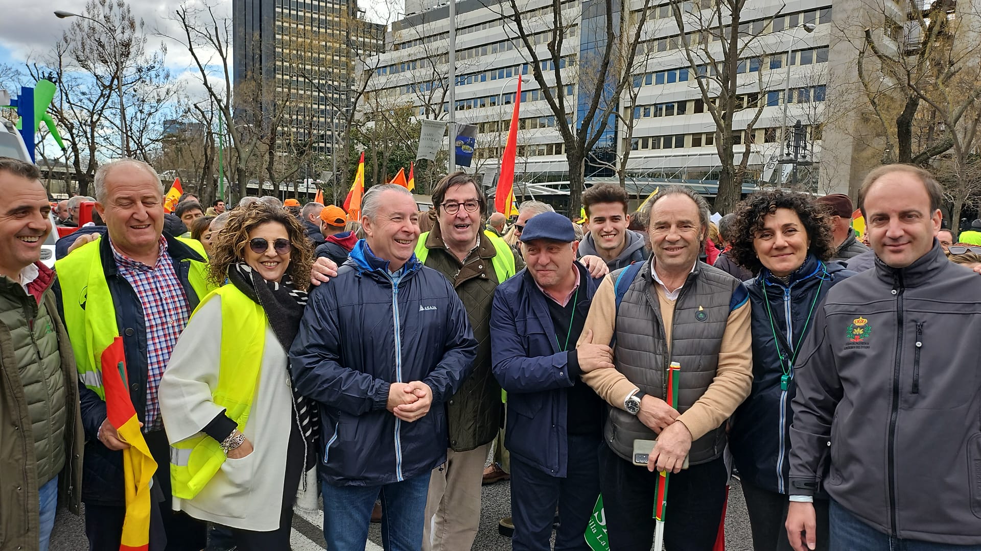 Imágenes de los extremeños manifestándose en Madrid este lunes