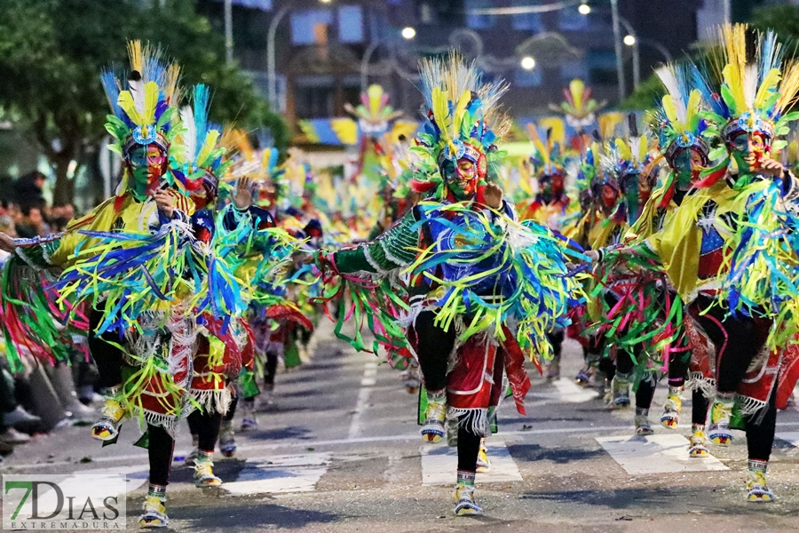 Disfruta de los mejores planos generales del desfile del Carnaval de Badajoz 2024